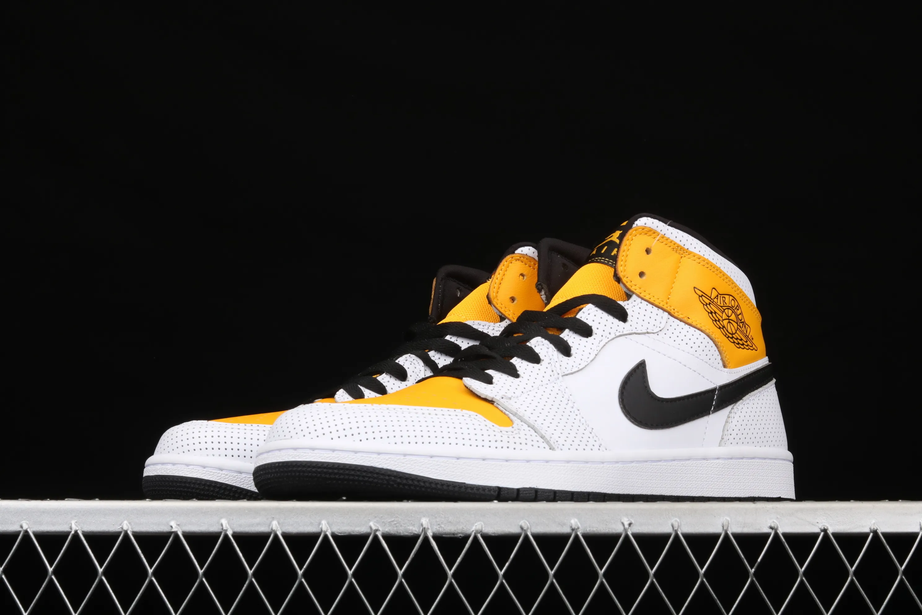 All categories Air Jordan Jordan series basketball shoes Air Jordan 1 Mid Air Jordan 1 Mid AJ1 Joe 1 white yellow black hook Chinese culture basketball shoes BQ6472-107